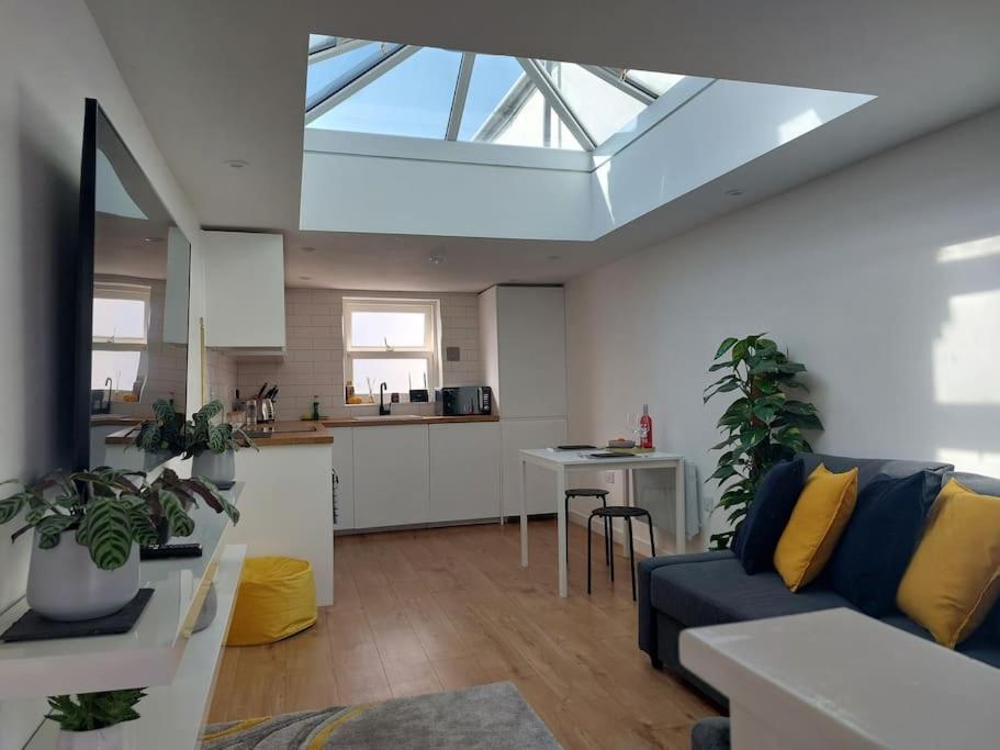 1 Bedroom Modern Duplex Southampton Zewnętrze zdjęcie